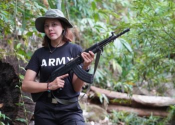 Eski güzellik kraliçesi isyancı oldu