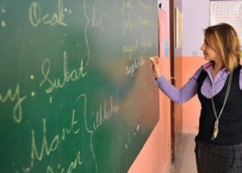 Eğitim-İş'ten Çavuşoğlu'nun açıklamasına gönderme: Öğrencilerin karşılaşabileceği her eğitim çalışanını aşılayın