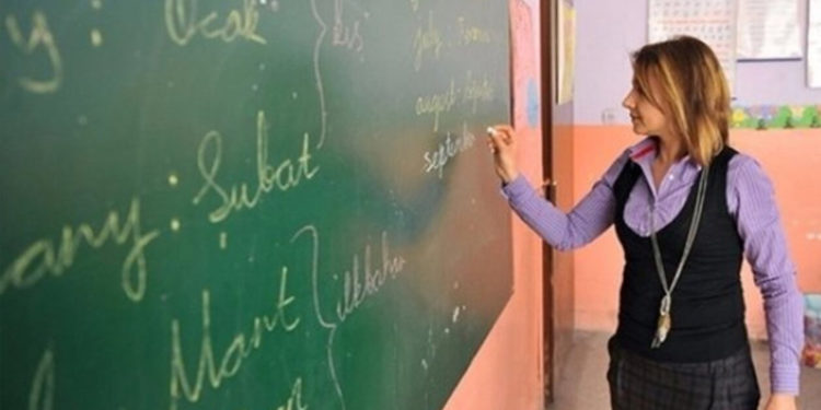 Eğitim-İş'ten Çavuşoğlu'nun açıklamasına gönderme: Öğrencilerin karşılaşabileceği her eğitim çalışanını aşılayın