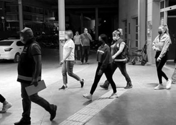 Faaliyetini sürdüren masaj salonuna baskın: 14 kişiye ceza kesildi