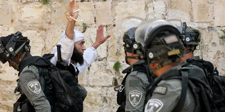 Filistin Kızılayı: İsrail polisinin Mescid-i Aksa'daki Filistinlilere müdahalesinde yüzlerce kişi yaralandı