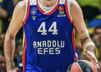 Final Four öncesi kriz: 'Almanya, Anadolu Efes yöneticileri ve sporcu ailelerine vize vermedi' iddiası