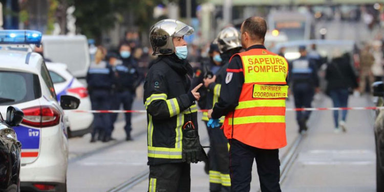 Fransa, koronavirüs yüzünden ölen sağlıkçıların çocuklarını devlet korumasına alıyor