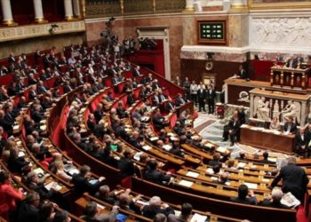 Fransa'da 16 emekli generalin Meclis'teki siyasi gruplara 'iç savaş' uyarısı yaptığı ortaya çıktı