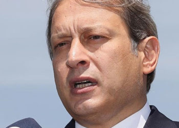 Galatasaray Kulübü Başkan Adayı Burak Elmas, listelerini divan kuruluna teslim etti