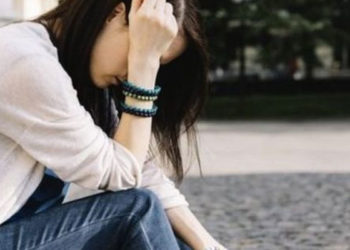 Gençler ve kadınlar İngiltere’de pandeminin son dalgasında ‘daha depresifti’