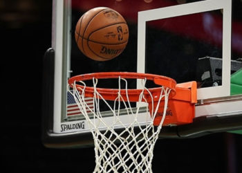 Grizzlies NBA'in normal sezon lideri Jazz karşısında öne geçti