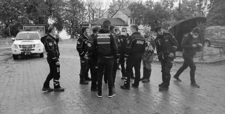 Gürle Dağı’ndan atladıktan sonra gözden kaybolan amatör paraşütçünün cansız bedenine ulaşıldı