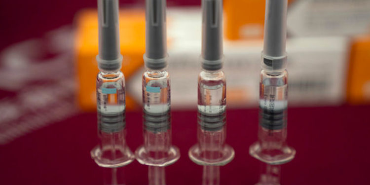 HaberTürk yazarı Sarıkaya: Sağlık Bakanlığı yetkilileri bu ay sonuna kadar ilk etapta 1,3 milyon doz olmak üzere ciddi miktarda aşı geleceğini belirtti