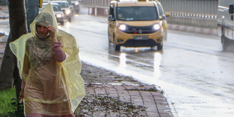Hafta sonu sağanak yağış var; sıcaklıklar düşecek!