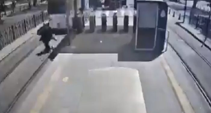 Haseki’de vatandaş tramvayın önüne atladı, yandaş medya ‘intihar’ diyemedi