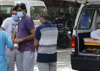 Hindistan'da Kovid-19 salgınında 4 bin 529 can kaybıyla en yüksek günlük ölüm kaydedildi