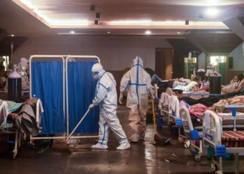 Hindistan'da salgın başından bu yana en yüksek günlük ölüm sayısı kaydedildi