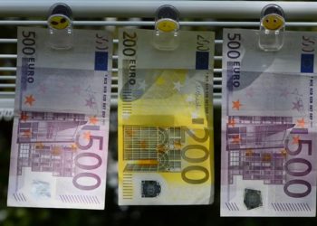 Hollanda’da Türk milyardere ait bankaya para aklama suçlaması