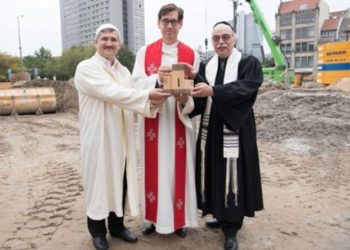 House of One Projesi’nin temeli atıldı: ‘Din düşmanlığının özgür toplumumuzda yeri yok’