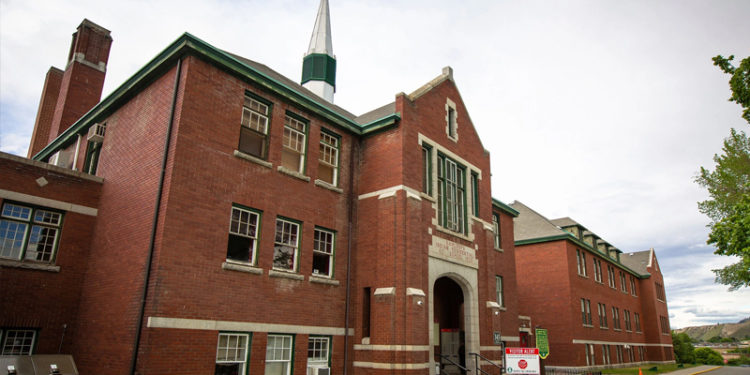 Kanada'da korkunç olay; yerli çocukların kaldığı yatılı okul bahçesinde toplu mezar bulundu!