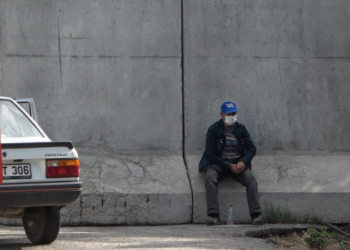 Karantinada olması gerekirken, hasta ziyaretine giderken yakalandı