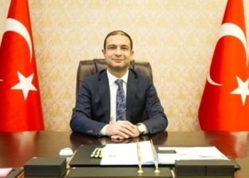 Kaymakam karşısında ayağa kalkmayan çocuk gelişim uzmanı korumalarca darp edildi