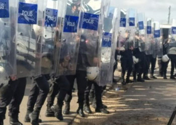Kobane davası: Salonda polis barikatı, gazetecilere duruşma yasağı