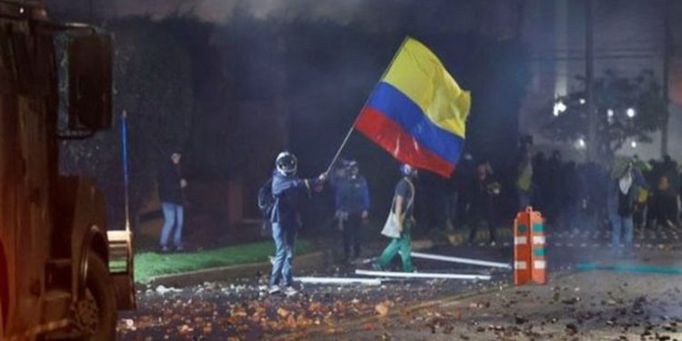 Kolombiya'da vergi protestoları: En az 17 kişinin öldüğü açıklandı