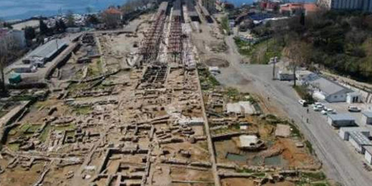 'Körler ülkesi' Kadıköy'ün tarihine ışık tutan Haydarpaşa Garı arkeolojik kazılarında 2400 yıl öncesine ait yapı kalıntısı bulundu