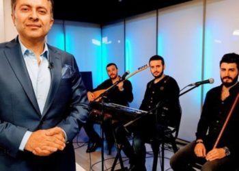 Kürtçe şarkılara dadanmış bir Menzilci: Hem çalıyor hem sevap kazanıyor