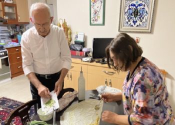 Kılıçdaroğlu’ndan bayram hazırlığı: Selvi hanımla börek açtı