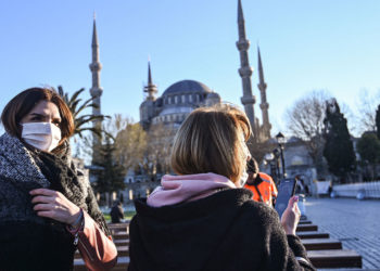 Kırmızı listedeki ülkelerden Britanya'ya dönünce karantinaya girmek istemeyen İngilizler, Türkiye'ye uğruyor; "Fazladan tatil oluyor"