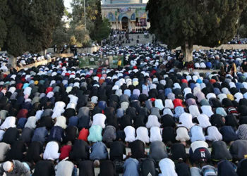 Mescid-i Aksa'da bayram namazı kılındı