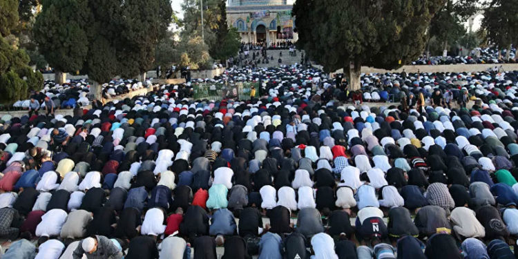 Mescid-i Aksa'da bayram namazı kılındı