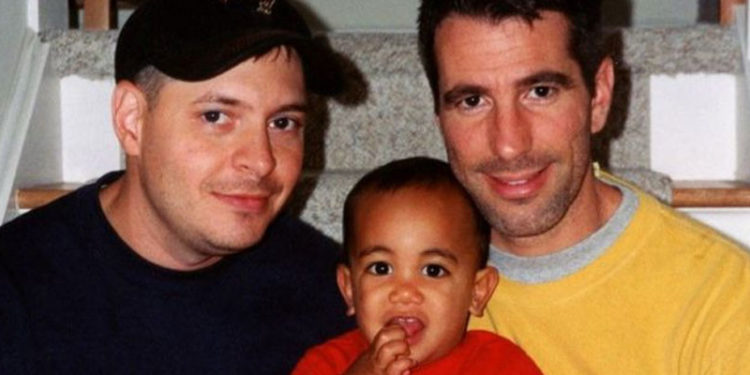 'Metroda bir bebek bulduk, oğlumuz oldu'