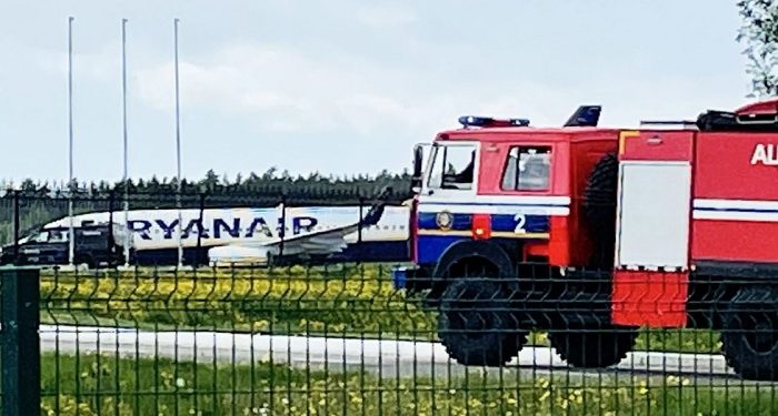 Muhalif gazetecinin uçağını zorla indiren Belarus’a ‘hava korsanlığı’ suçlaması