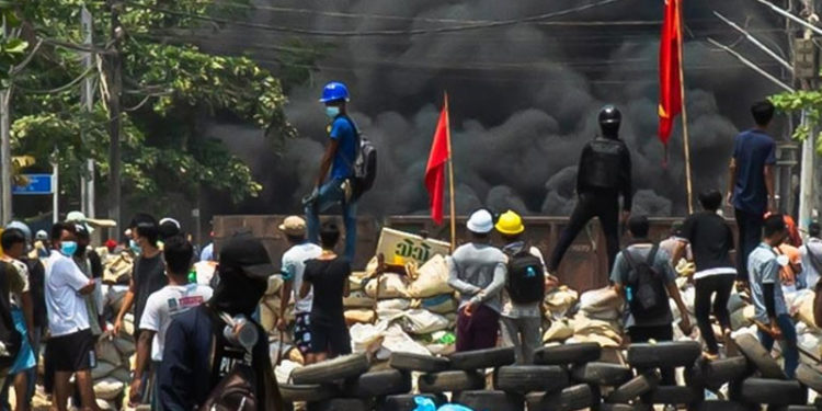 Myanmar'da ordunun darbe karşıtlarına müdahalesi sonucu ölenlerin sayısı 796'ya yükseldi