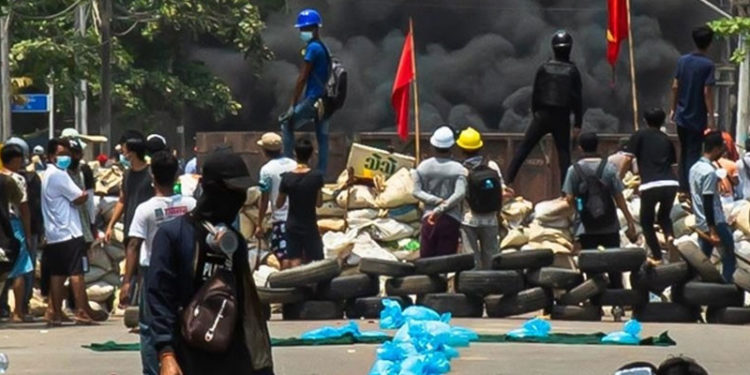 Myanmar'da ordunun darbe karşıtlarına müdahalesi sonucu ölenlerin sayısı 805'e çıktı