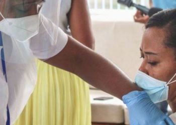 Nüfusunun büyük kısmını aşılayan Seyşeller'de koronavirüs vakaları neden artıyor?