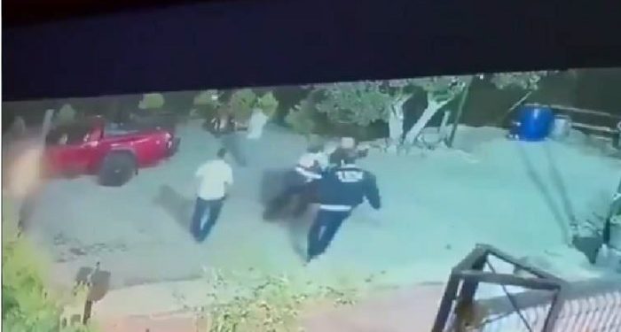 Osmaniye’de polisler yolsuzluk haberi yapan gazetecinin evini basıp darp etti