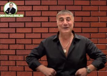 Peker o meşhur tuğlayı çekebilir