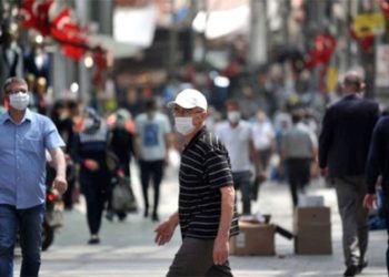 Prof. Hotamışlıgil: Geleceği açıklanan aşılar tamamen gelirse, Türkiye bu yaz salgını tamamen bitirebilir