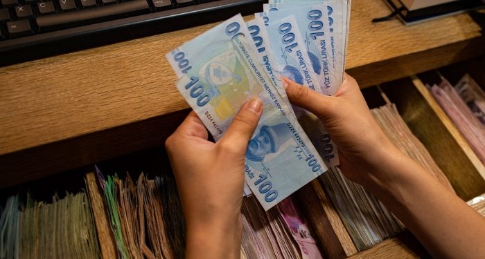 Rejim, 15 ay sonra esnafı hatırladı: Sadaka gibi hibe!