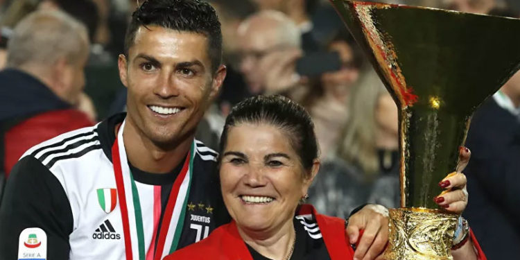 Ronaldo'nun annesi Dolores Aveiro: Sporting'e dönmesi için ikna etmeye çalışacağım