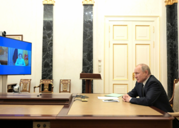 Rus medyası: Putin, aşı olmasına rağmen izolasyonda yaşamaya devam edecek