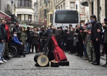 Sahneler sessiz, müzisyenler işsiz