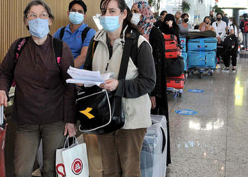 Salgınla birlikte sınırlarını kapatan Avustralya'da, 220 vatandaş bir yıl sonra ülkelerine döndü