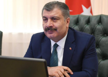 Sağlık Bakanı Koca: Yarından itibaren sağlık çalışanlarımızın eşlerini aşılamaya başlıyoruz