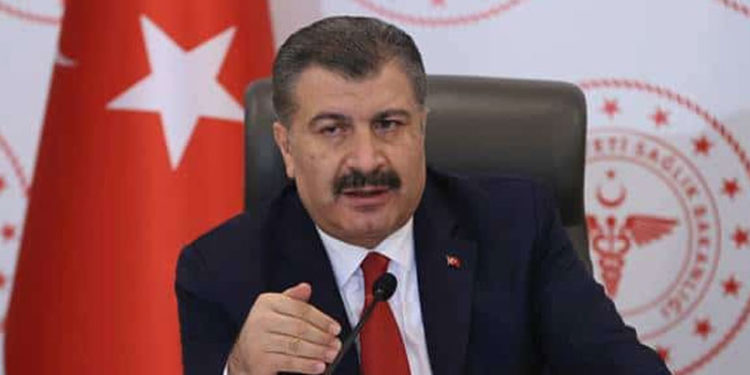 Sağlık bakanı: Sırası gelen aşı olursa yazın salgının yıkıcı etkisi sona erecek