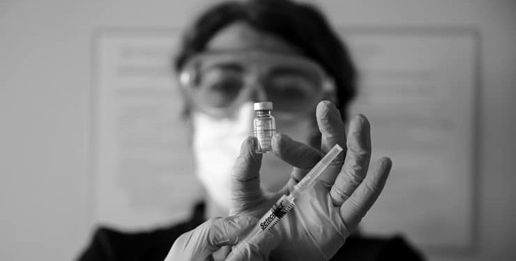 Sağlıkçıların eşleri aşılanmaya başlıyor