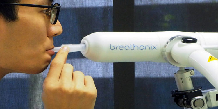 Singapur, 'üflemeli' COVID-19 testi geliştirdi