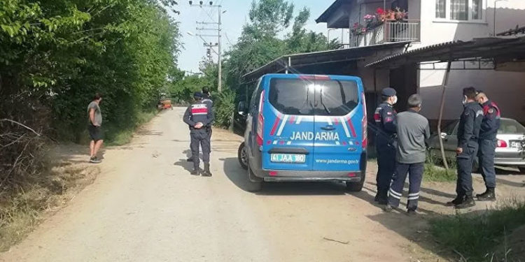 Sinir krizi geçirip babasını öldürdü, annesini, iki kuzeni ve üç jandarmayı vurdu