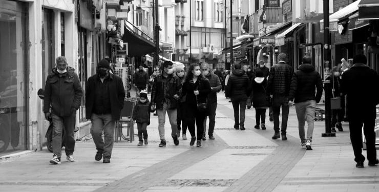 Son 24 saat: 231 can kaybı, 8 bin 697 vaka