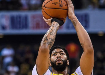 Son NBA şampiyonu Lakers, Suns'a karşı 2-1 öne geçti